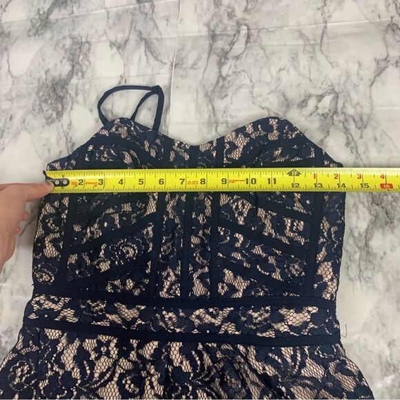 Finders Keepers Navy Lace Somerset Dress NWT New with Tag Size Medium - Picture 7 of 12